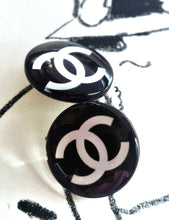 Load image into Gallery viewer, 18 mm,buttons, stamped,resin,
