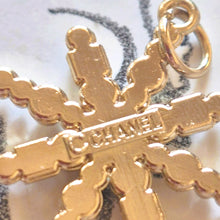 Load image into Gallery viewer, 27 mm   buttons  ,pendant,stamped,gold metal, faux perlen
