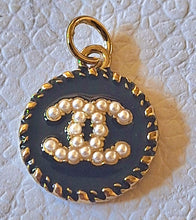 Load image into Gallery viewer, 18 mm   buttons  pendant,gripox,faux perlen, stamped
