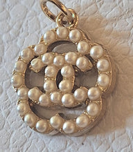 Load image into Gallery viewer, 20 mm stamped buttons,pendant,faux perlen, gold metal,
