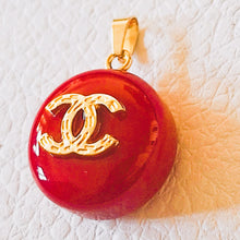 Load image into Gallery viewer, 20 mm   buttons  pendant,resin, stamped
