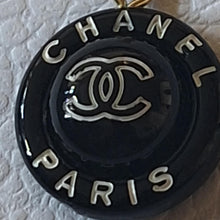 Load image into Gallery viewer, 18 mm  stamped, pendant,buttons,resin
