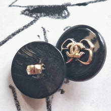 Load image into Gallery viewer, 17 mm,buttons,resin,opalescent
