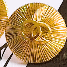 Load image into Gallery viewer, 18 mm stamped,buttons,gold metal
