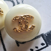 Load image into Gallery viewer, 20 mm   buttons,stamped,,resin,
