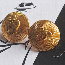Load image into Gallery viewer, 18 mm stamped,buttons,gold metal
