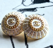 Load image into Gallery viewer, 18 mm stamped buttons
