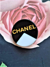 Load image into Gallery viewer, 24 mm  stamped  buttons  pendant,resin,
