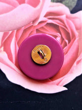 Load image into Gallery viewer, 25 mm  stamped  buttons  pendant,resin,
