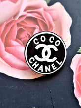 Load image into Gallery viewer, 25 mm  stamped  buttons  pendant,resin,
