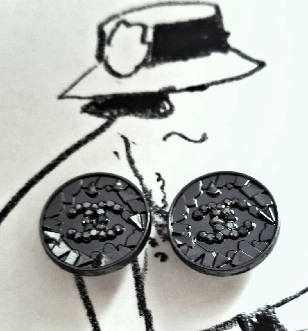 18 mm buttons  black,stamped.metal,zirkonia