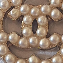 Load image into Gallery viewer, 20 mm stamped buttons,pendant,faux perlen, gold metal,

