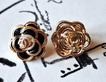 Load image into Gallery viewer, 16 mm buttons, gold,metal,camellia,emaille
