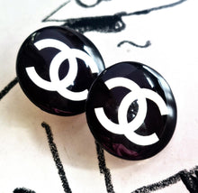 Load image into Gallery viewer, 18 mm,buttons, stamped,resin,
