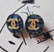 Load image into Gallery viewer, 22 mm stamped buttons,resin ,opalescent,zirkonia
