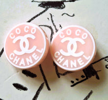 Load image into Gallery viewer, 25 mm stamped buttons,resin ,light pink
