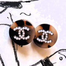 Load image into Gallery viewer, 15 mm  stamped,buttons,resin,sliver,opalescent
