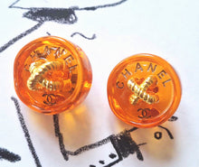 Load image into Gallery viewer, 21 mm   buttons   stamped,pendant,resin,orange
