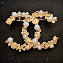 Load image into Gallery viewer, 50/36 mm stamped vintage , 1=1 brooch,buttons,pendant,gold metal ,faux perlen,swarovski
