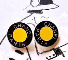 Load image into Gallery viewer, 23 mm stamped buttons,resin.gold metal
