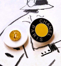 Load image into Gallery viewer, 23 mm stamped buttons,resin.gold metal
