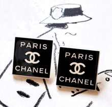 Load image into Gallery viewer, 24 mm stamped buttons,resin.black,white
