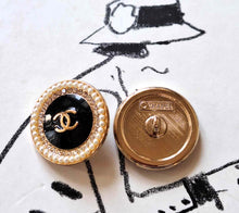 Load image into Gallery viewer, 22 mm stamped  buttons,gold metal,faux perlen
