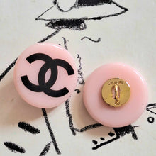 Load image into Gallery viewer, 21 mm stamped buttons,resin,metal,light pink
