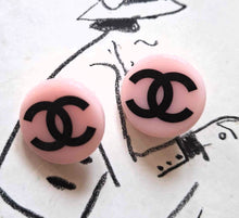 Load image into Gallery viewer, 20 mm stamped buttons,metal,resin pink
