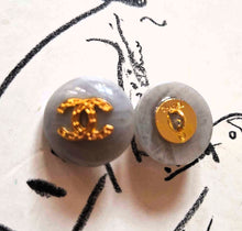 Load image into Gallery viewer, 20 mm stamped buttons,resin.grey
