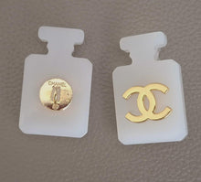 Load image into Gallery viewer, 22/35 mm buttons, stamped gold,metal,resin,MILK
