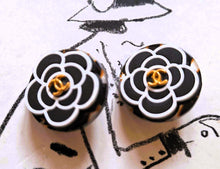 Load image into Gallery viewer, 25 mm buttons, stamped gold,metal,camellia,resin
