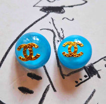 Load image into Gallery viewer, 20 mm stamped buttons,resin.blue
