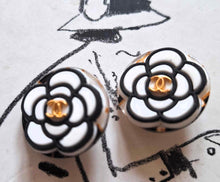 Load image into Gallery viewer, 25 mm buttons, stamped gold,metal,camellia,resin
