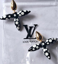 Load image into Gallery viewer, 32/32 mm,Vintage,stamped,buttons,brooch,pendant,earrings,gripox,Louis Vuitton
