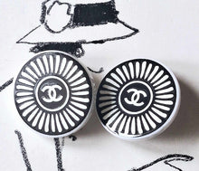 Load image into Gallery viewer, 24 mm buttons, stamped gold,metal,,resin ,
