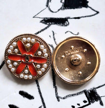 Load image into Gallery viewer, 25 mm stamped buttons,faux perlen,emaille,metal.
