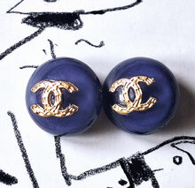 Load image into Gallery viewer, 20 mm stamped  buttons ,resin ,
