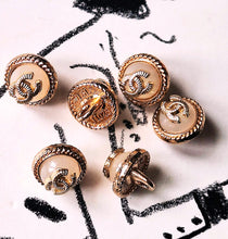 Load image into Gallery viewer, 10 mm milk perlen buttons.
