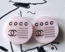 Load image into Gallery viewer, 24 mm buttons, stamped gold,metal,,resin ,
