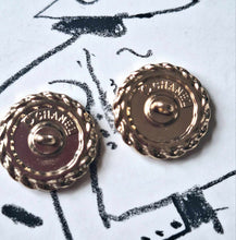 Load image into Gallery viewer, 20 mm stamped buttons gold metal,emaille
