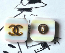 Load image into Gallery viewer, 25 mm buttons, stamped gold,metal,,resin iridescent,

