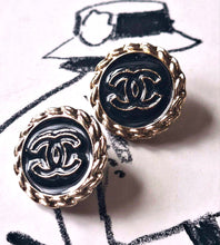 Load image into Gallery viewer, 20 mm stamped buttons gold metal,emaille
