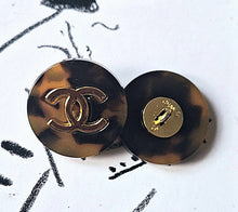 Load image into Gallery viewer, 25 mm buttons, stamped gold,metal,,resin ,opalescent

