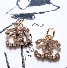 Load image into Gallery viewer, 16 mm stamped,buttons,pendant,zirkonia,gold metal
