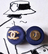 Load image into Gallery viewer, 20 mm stamped  buttons ,resin ,
