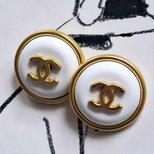 Load image into Gallery viewer, 22 mm stamped buttons,matt,gripox,metal
