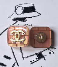 Load image into Gallery viewer, 25 mm buttons, stamped gold,metal,,resin iridescent,
