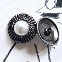 Load image into Gallery viewer, 23 mm stamped buttons,metal,faux perlen
