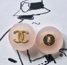 Load image into Gallery viewer, 25 mm buttons, stamped gold,metal,,resin
